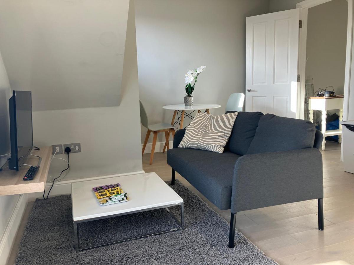 Stylish 1 Bed Flat With Private Terrace In Wimbledon - 3 The Queens لندن المظهر الخارجي الصورة