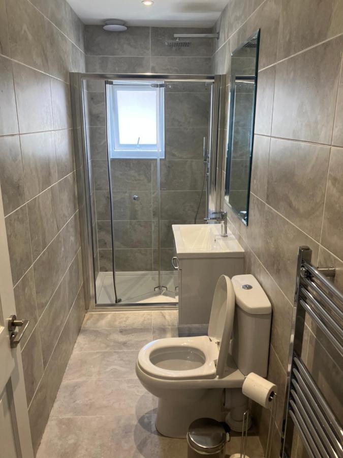 Stylish 1 Bed Flat With Private Terrace In Wimbledon - 3 The Queens لندن المظهر الخارجي الصورة